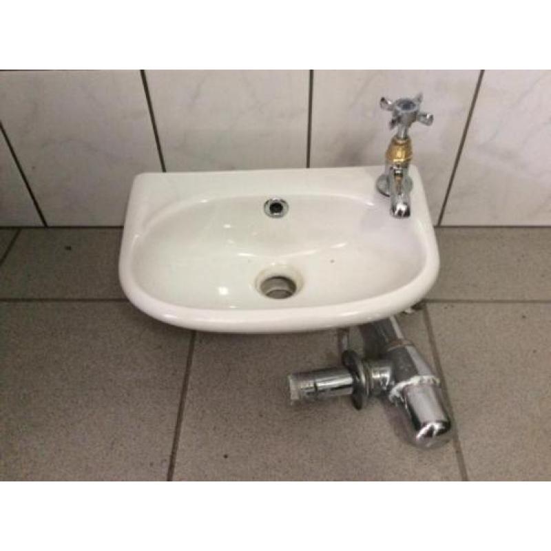 Wc fontijntje wit met kraan