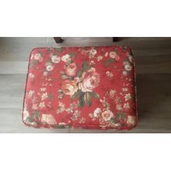 Nieuwe hocker met engelse rozenstof