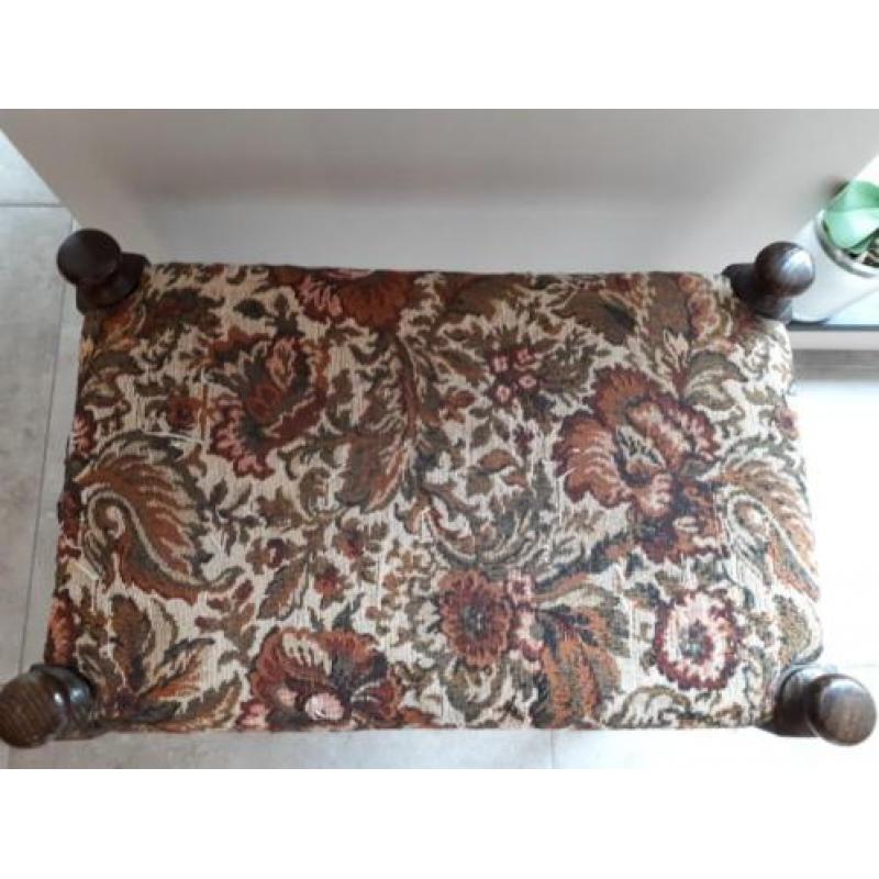 Te koop retro voetenbankje