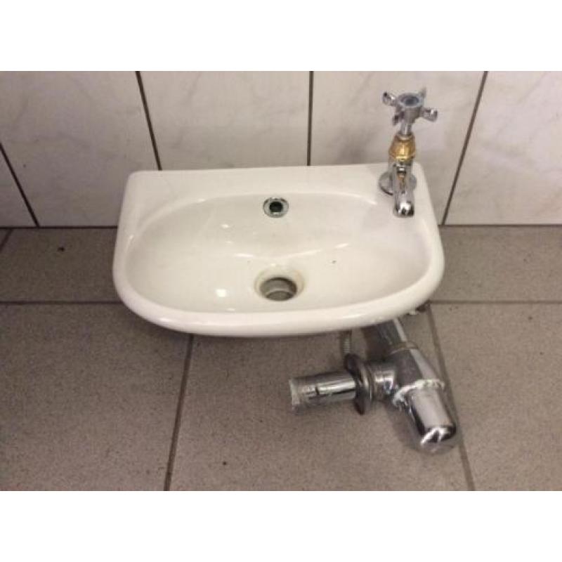 Wc fontijntje wit met kraan