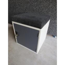 POEF met LOCKER H53 x B45 x D45 cm cilinderslot 2 sleutels