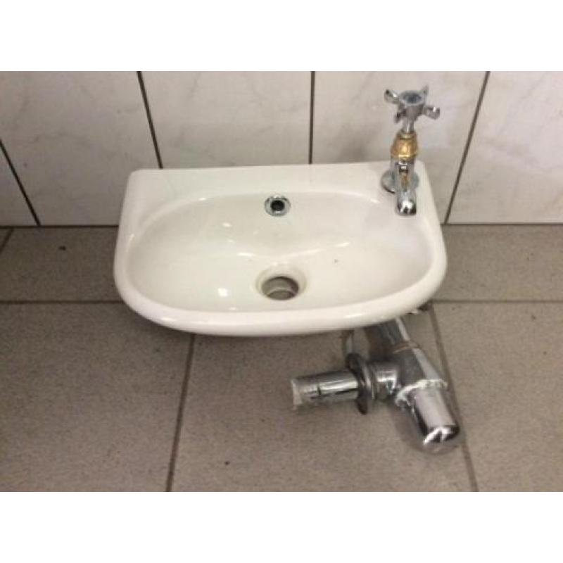 Wc fontijntje wit met kraan