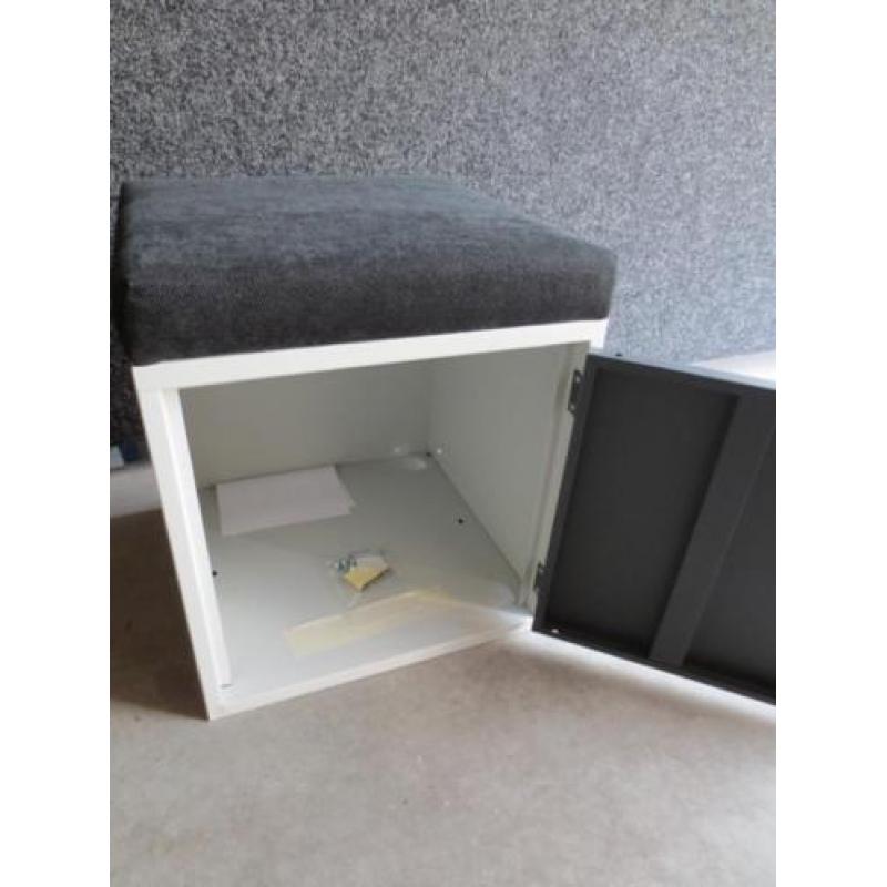 POEF met LOCKER H53 x B45 x D45 cm cilinderslot 2 sleutels