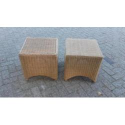 hocker,poef,voetenbankje,tafeltje