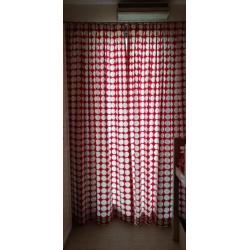 Gordijnen polkadot rood met witte stippen