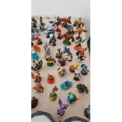 Ps3 slim te koop inclusief 11 spellen en skylander poppen