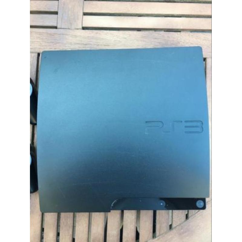 Playstation 3 slim met 2 controllers en 6 spellen