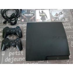 Playstion 3 (320 gb) met 2 originele controllers