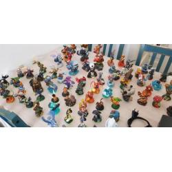 Ps3 slim te koop inclusief 11 spellen en skylander poppen