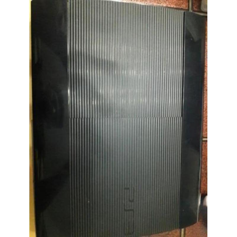 PS3 500GB inclusief 4 controle 9 spel