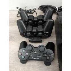 Ps3 - 80GB - Duo oplader - 3 dual shock contollers!
