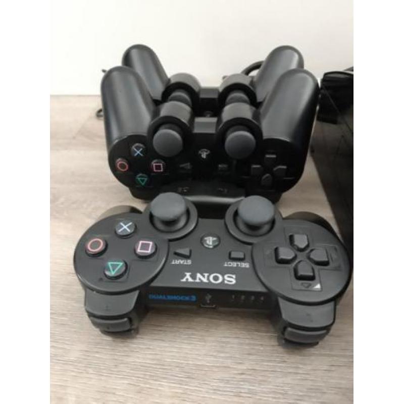 Ps3 - 80GB - Duo oplader - 3 dual shock contollers!