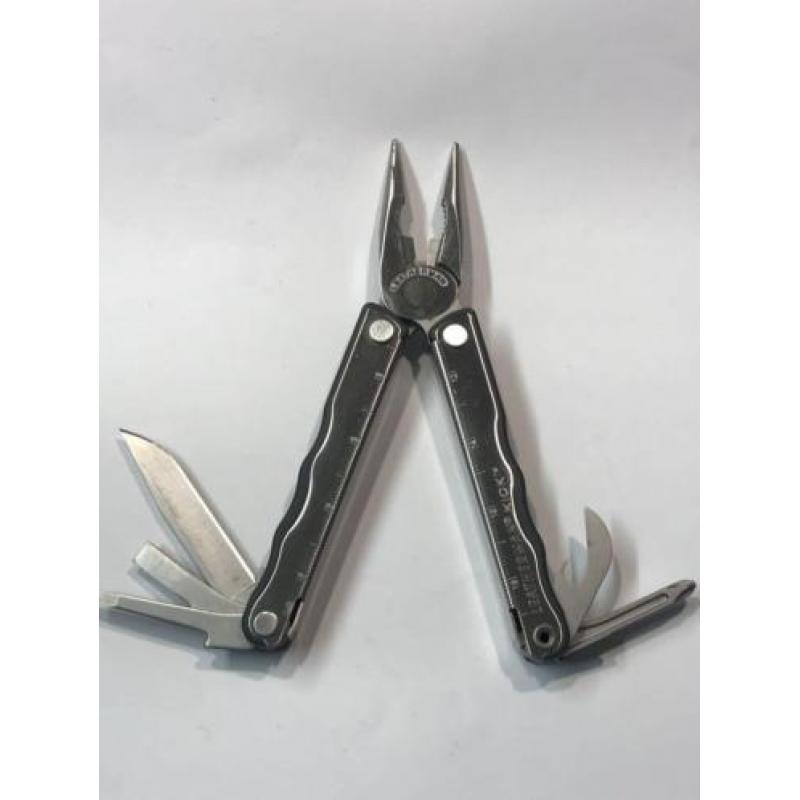 Leatherman Kick Multitool 12 functies GRATIS haak + etui 288