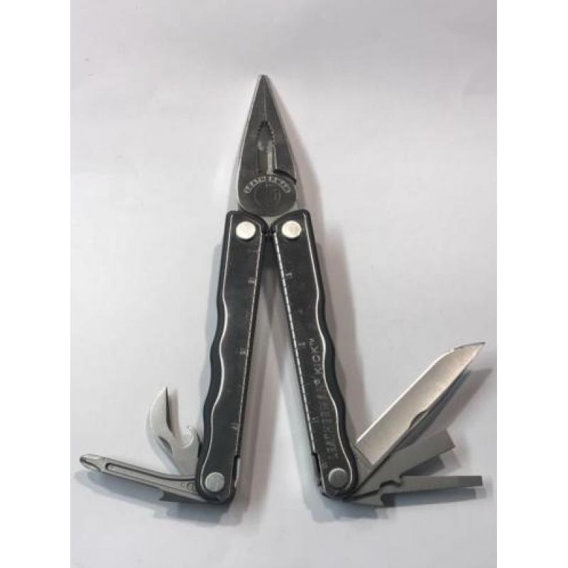 Leatherman Kick Multitool 12 functies GRATIS haak + etui 288