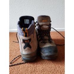 Wandelschoenen v Salomon maat 40.5