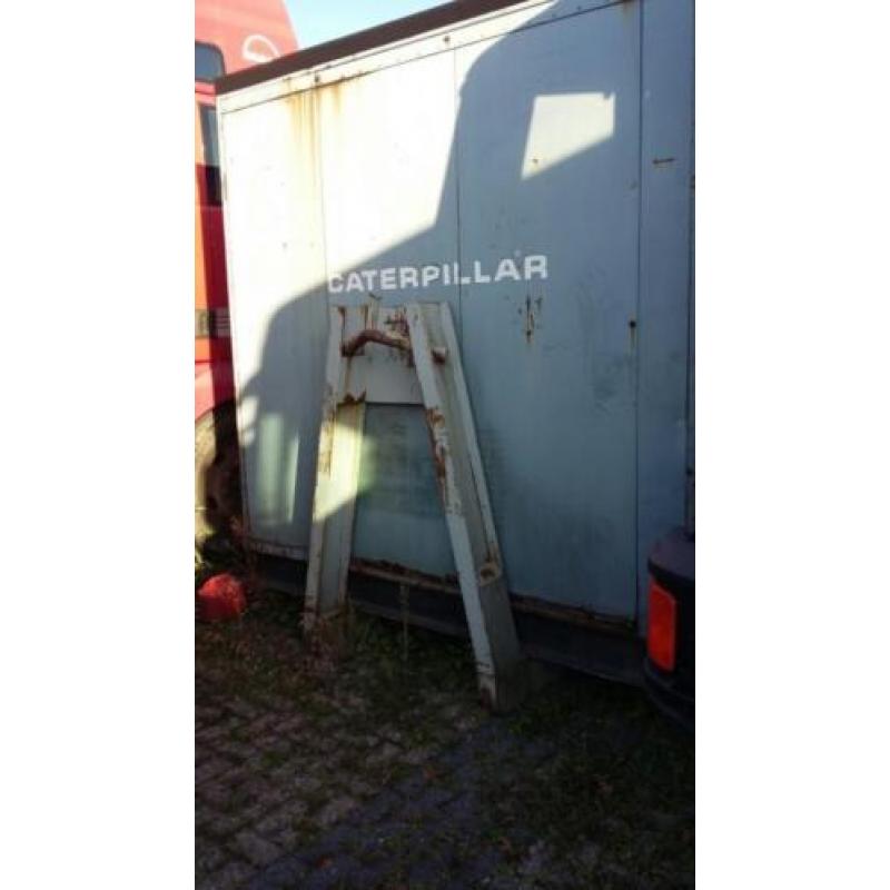 Generator Caterpillar 150 kva in een haakarmcontainer